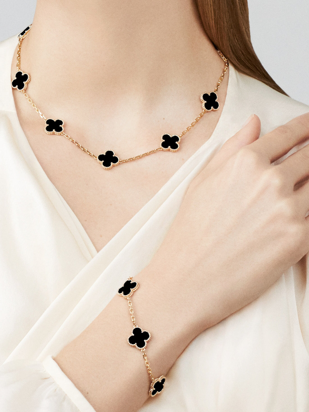 LUXE Reworked Vintage Alhambra bracelet, 5 motifs,18K yellow gold, Onyx-Buy 1 Get 1 Free