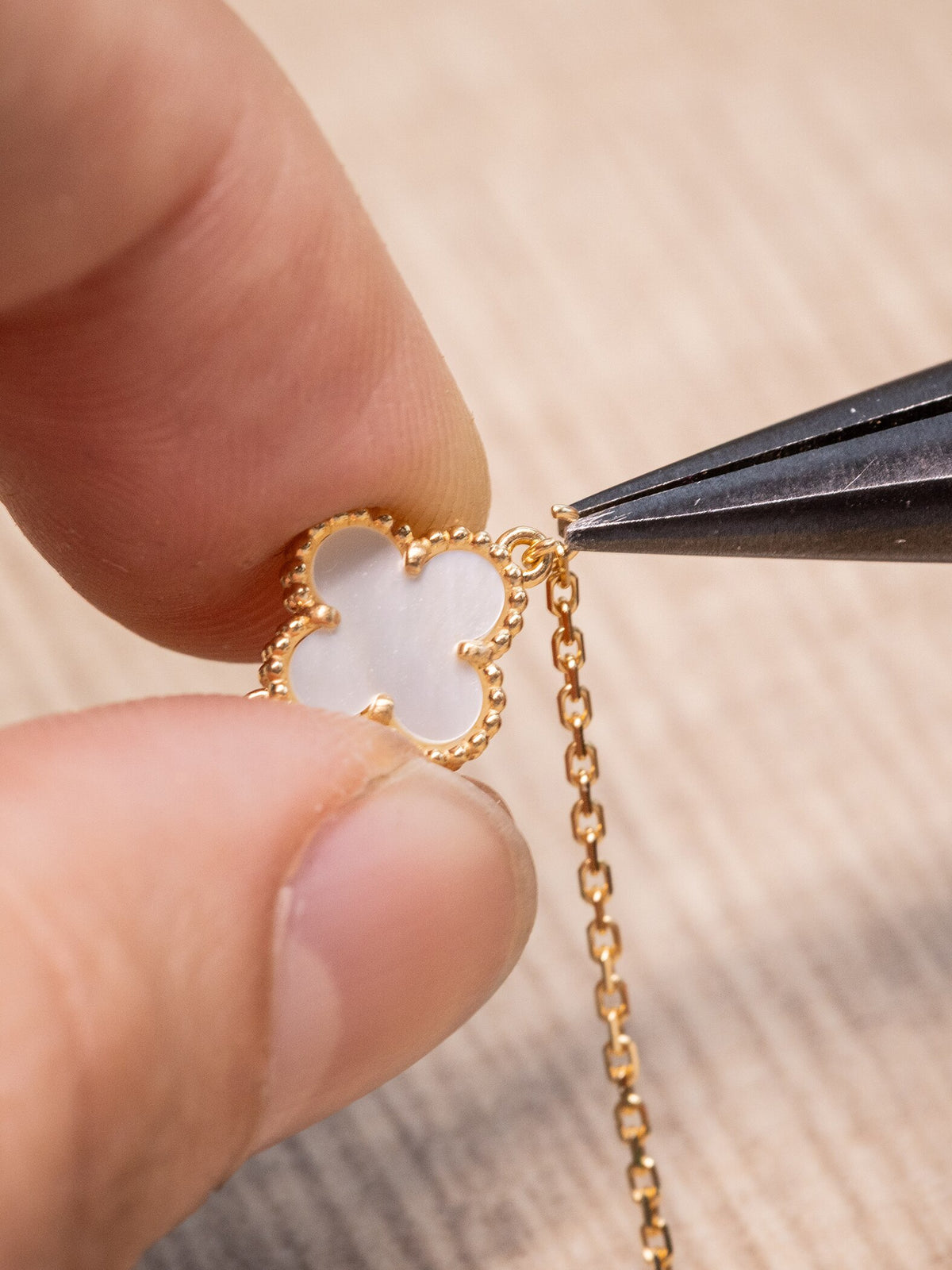 LUXE Reworked Sweet Alhambra bracelet 18K yellow gold, Mother-of-pearl-Buy 1 Get 1 Free