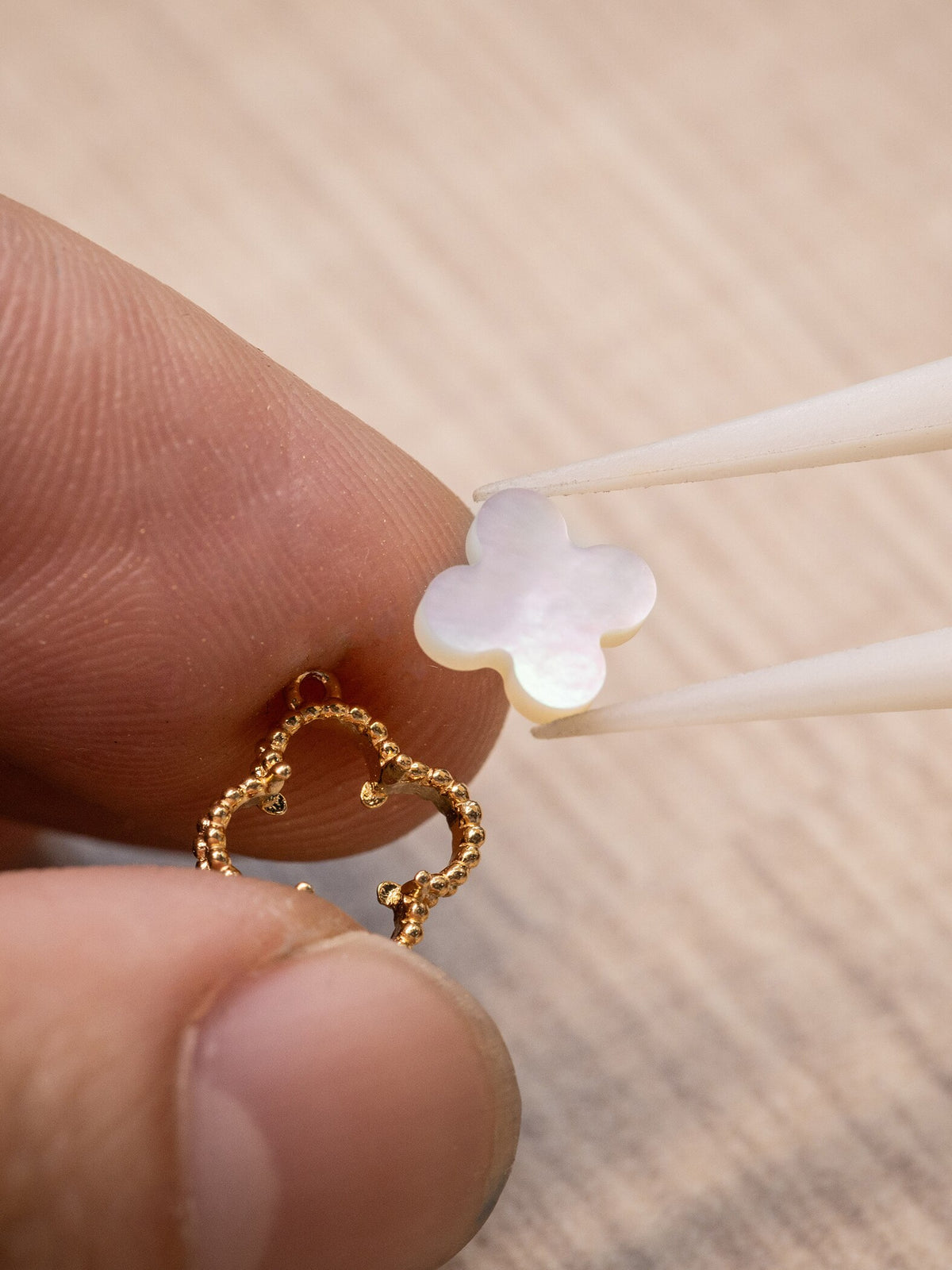 LUXE Reworked Sweet Alhambra bracelet 18K yellow gold, Mother-of-pearl-Buy 1 Get 1 Free