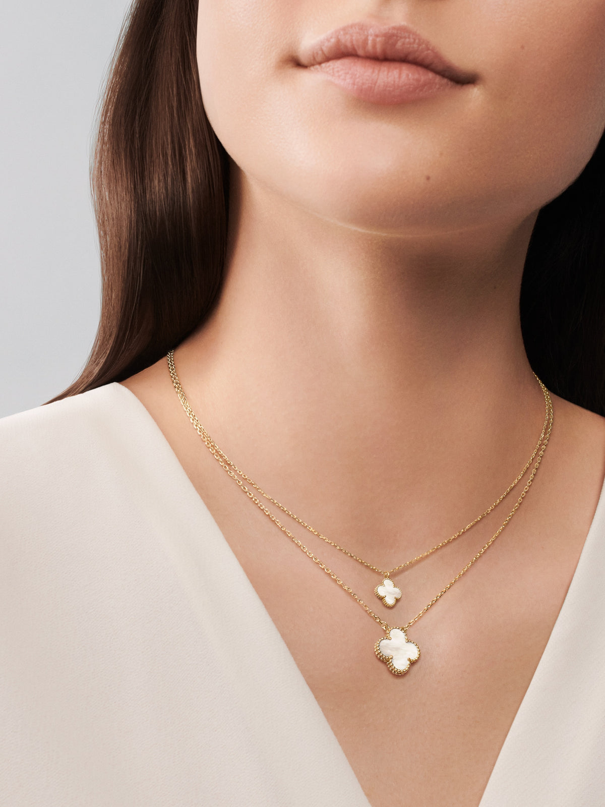 LUXE Reworked Sweet Alhambra pendant,18K yellow gold, Mother-of-pearl-Buy 1 Get 1 Free