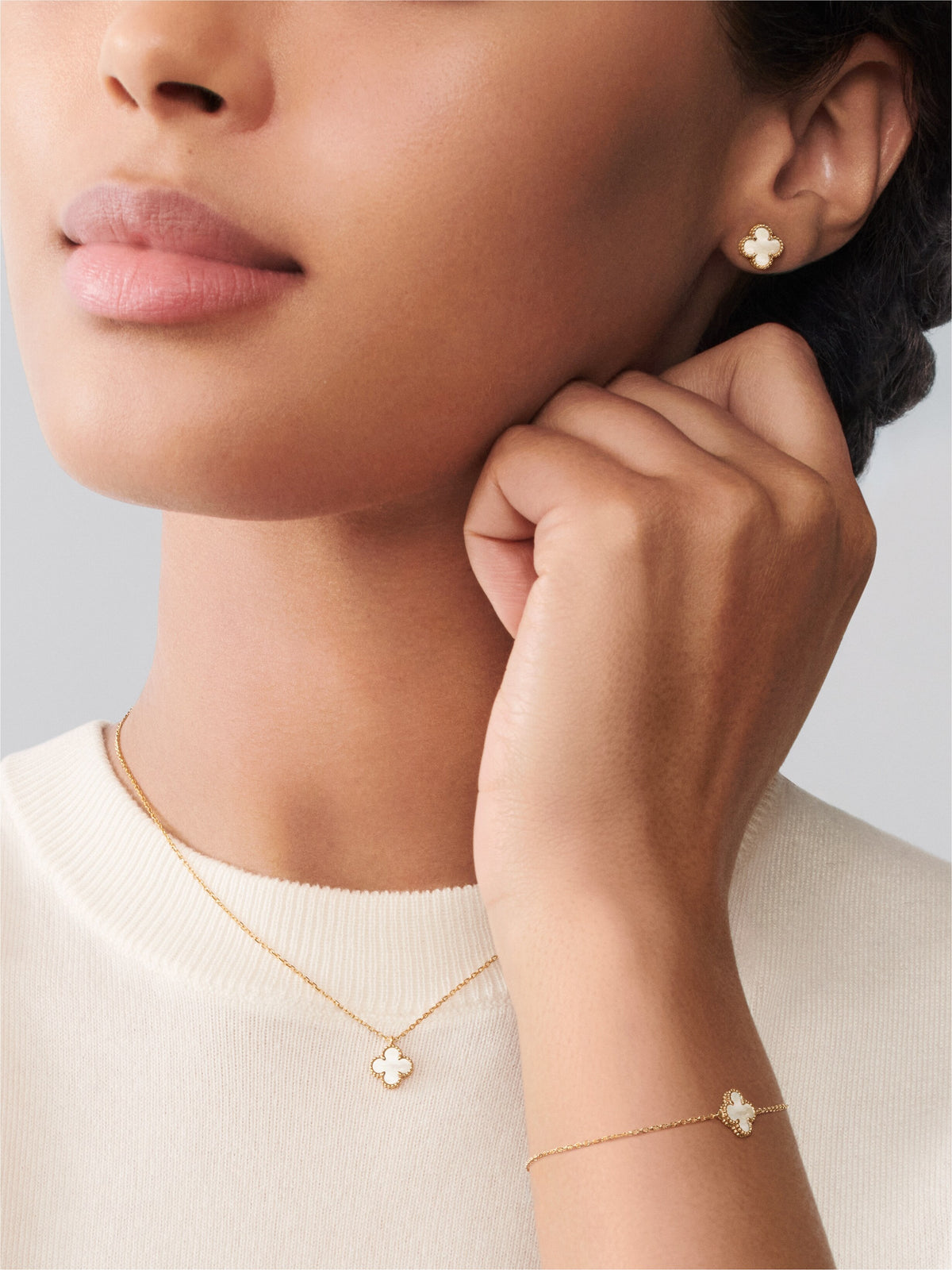 LUXE Reworked Sweet Alhambra bracelet 18K yellow gold, Mother-of-pearl-Buy 1 Get 1 Free
