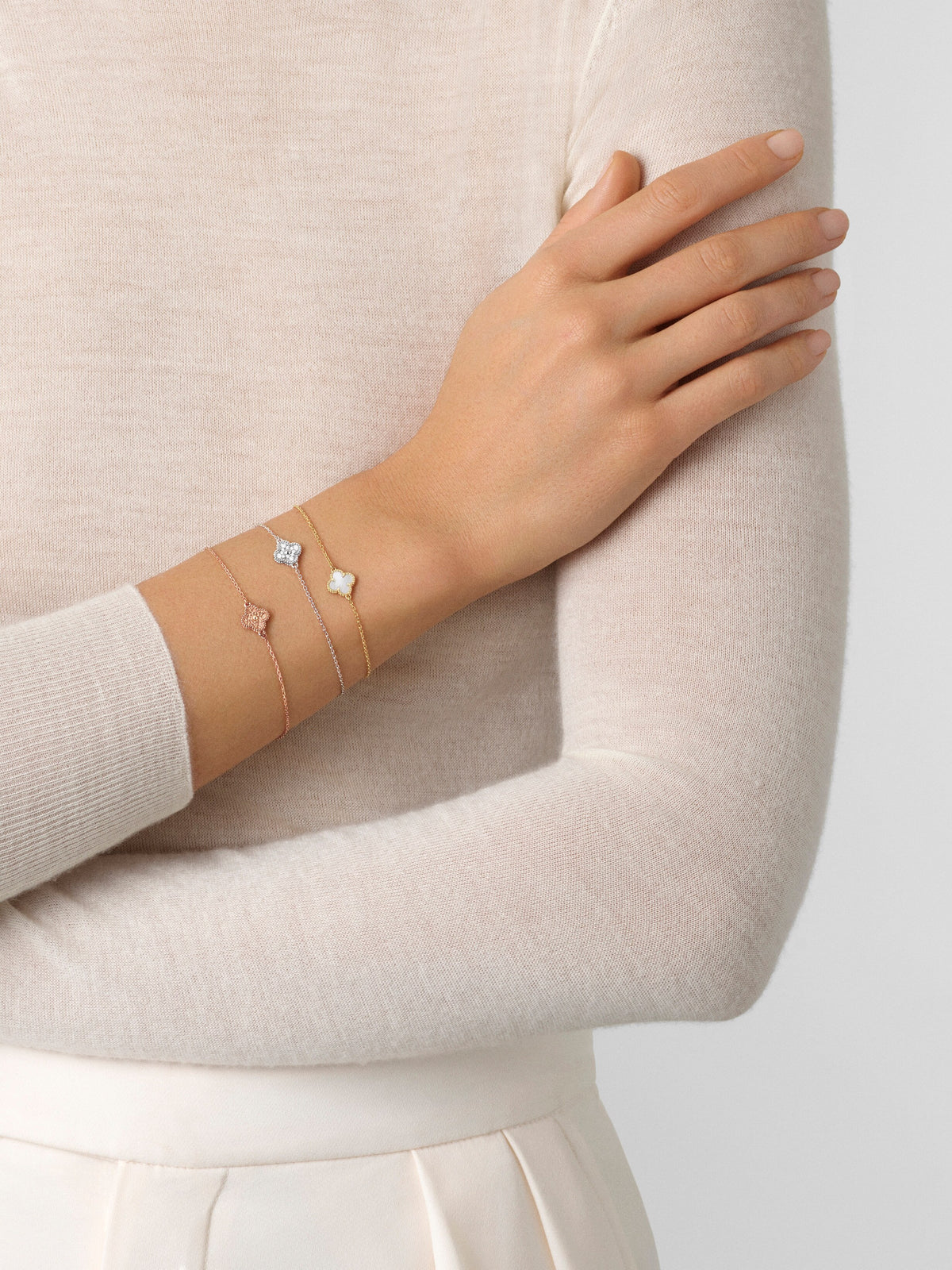 LUXE Reworked Sweet Alhambra bracelet 18K yellow gold, Mother-of-pearl-Buy 1 Get 1 Free